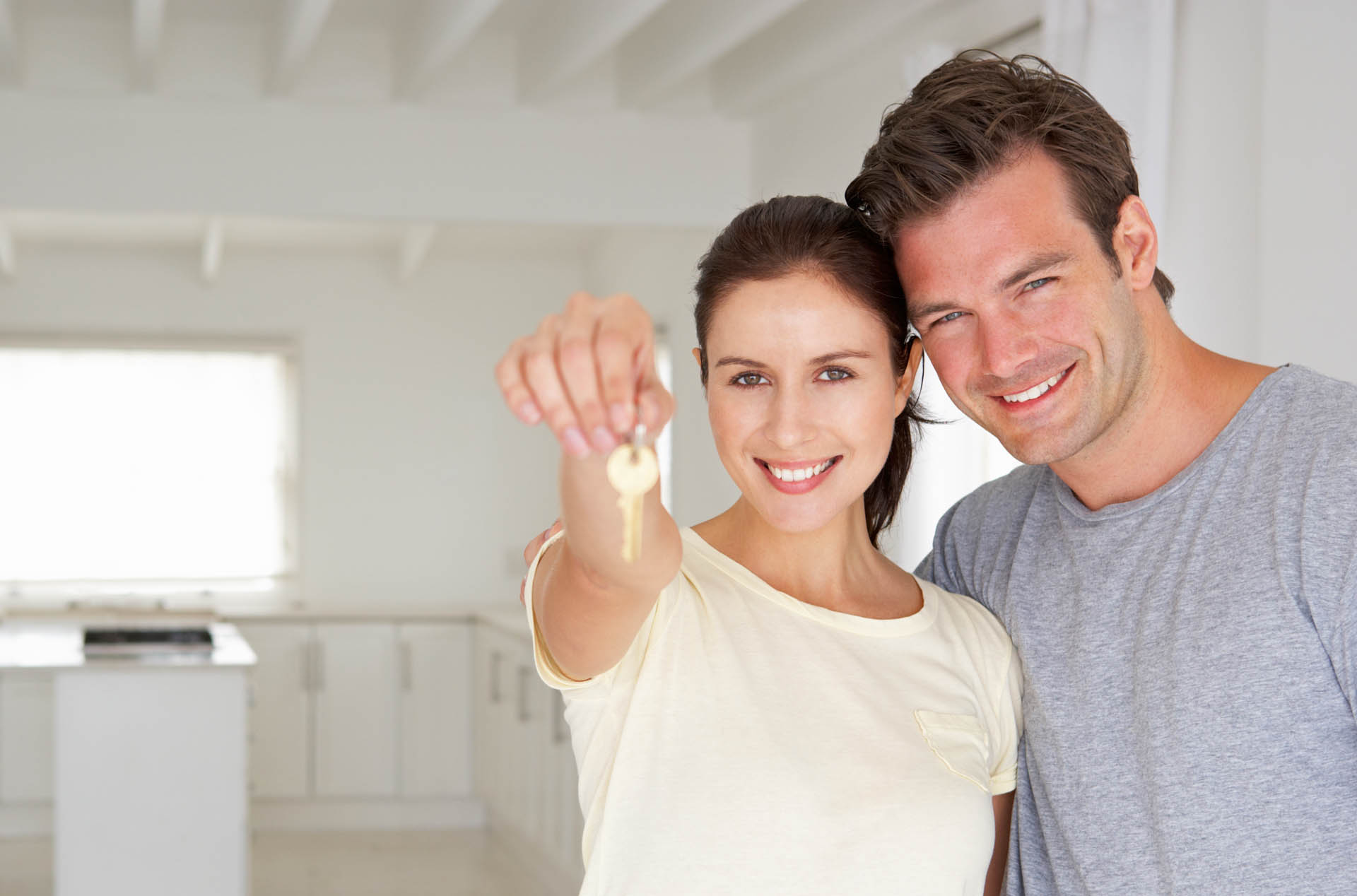 couple-with-keys